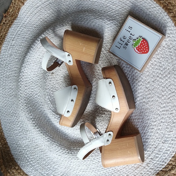 Universal Thread April White Faux Wood Block Heel Sandals - Picture 1 of 16